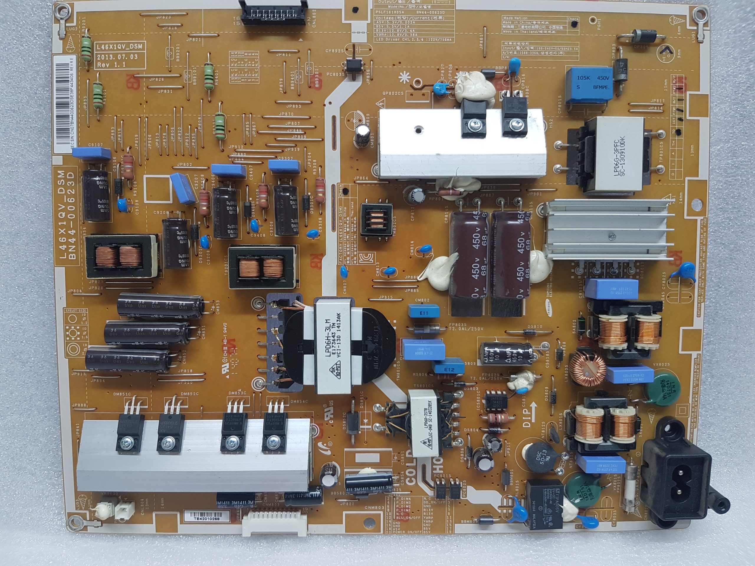 برد تغذیه تلویزیون که وظیفه تامین ولتاژهای مختلف.تعمیر و نگهداری مدارهای تلویزیون در قزوین